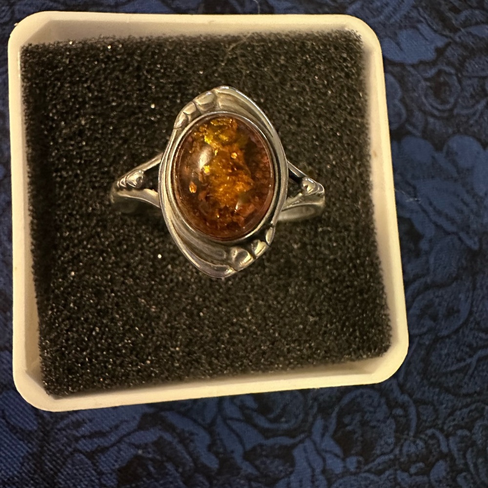 Elegant Vintage Silver and Amber Ring